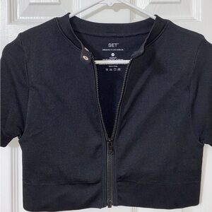 SET Active Sculptflex Moto Zip Top – Black, Cropped, Full-Zip & Button Closure